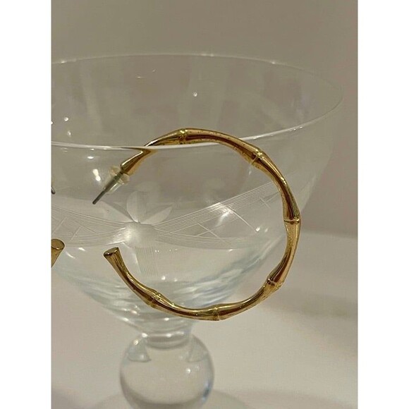 Large gold bamboo design hoop earrings - Picture 3 of 3